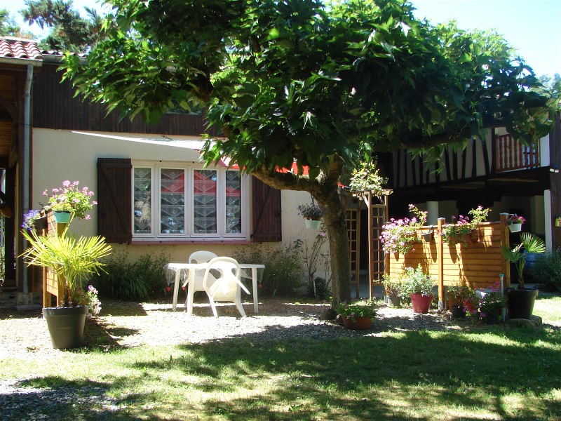 Gte Petit jardin, meubl de tourisme en Hautes-Pyrenees